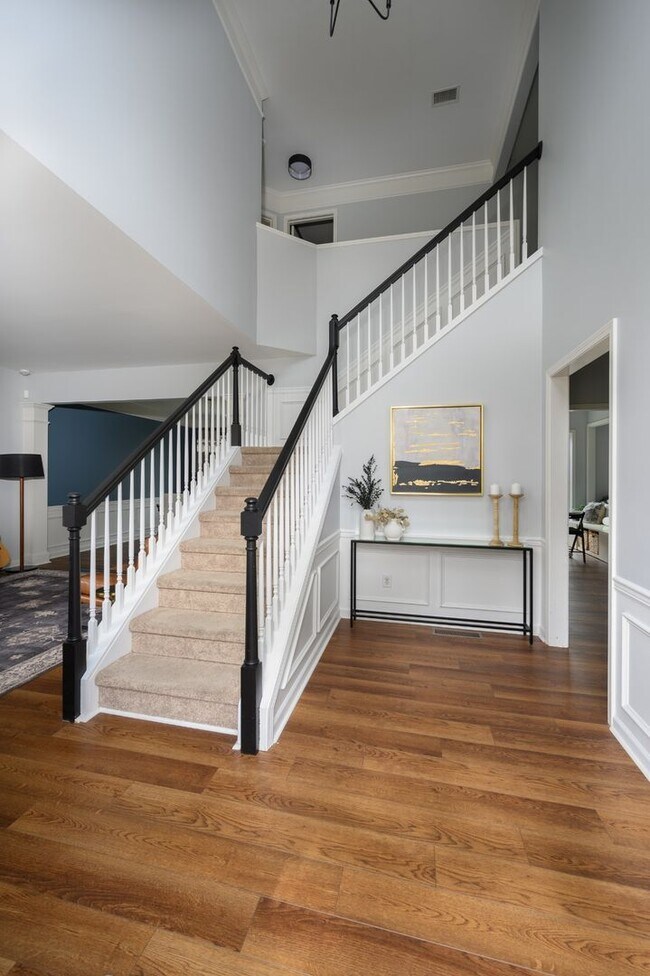 Building Photo - **UPDATED BRENTWOOD HOME THAT DOESN'T FEEL LIKE A RENTAL**