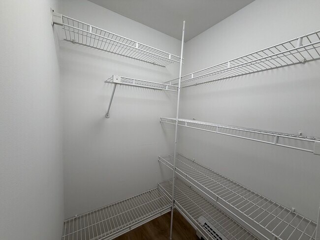 Building Photo - 5 Echo Ct