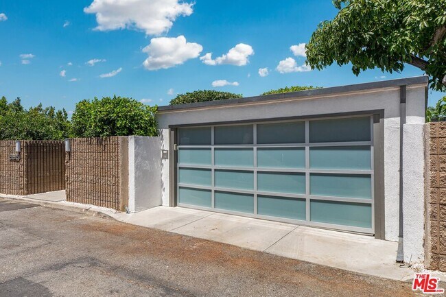 Building Photo - 3601 Berry Dr
