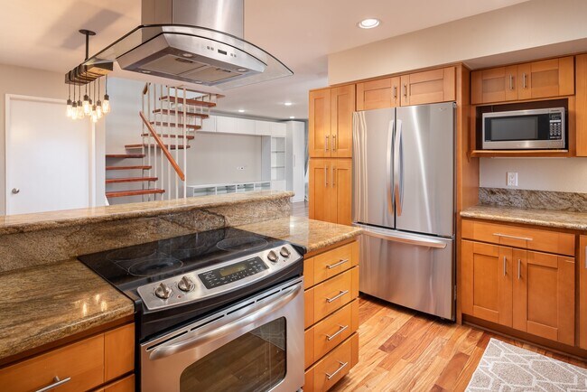 Building Photo - 4015 Camino Lindo