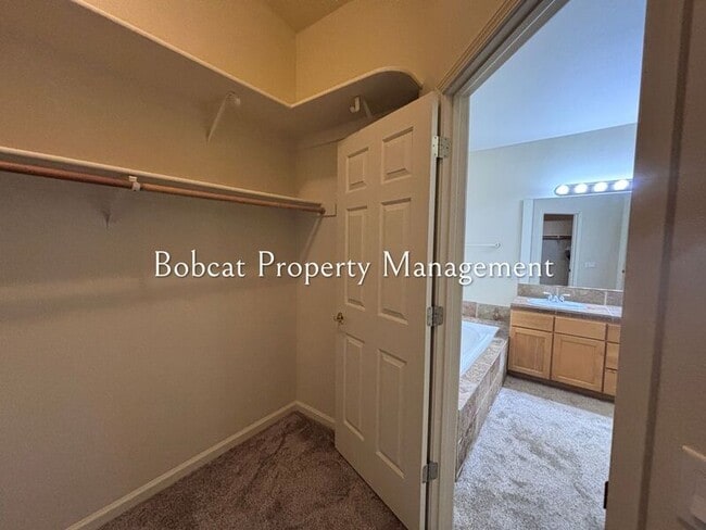 Building Photo - 1054 Camellia Ct