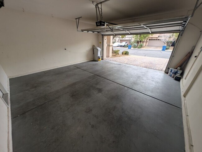 Building Photo - 7550 Morisset Ave