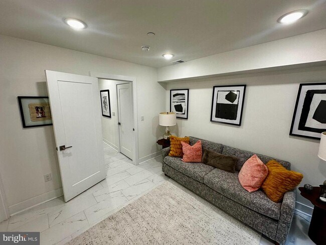 Building Photo - 2008 S College Ave