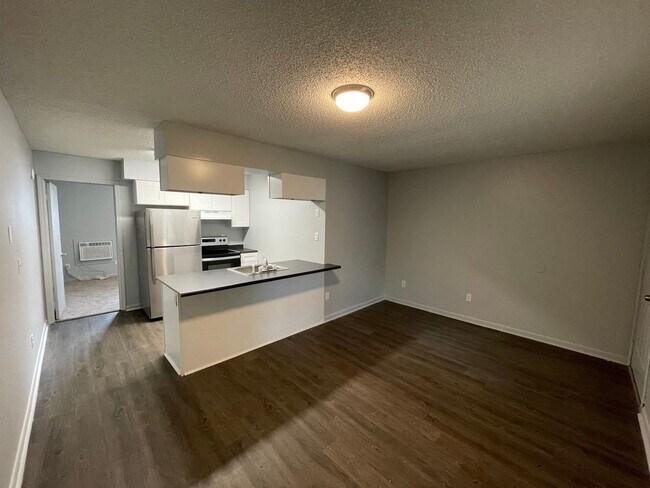 Building Photo - Fully renovated. New owner. Improved prope...