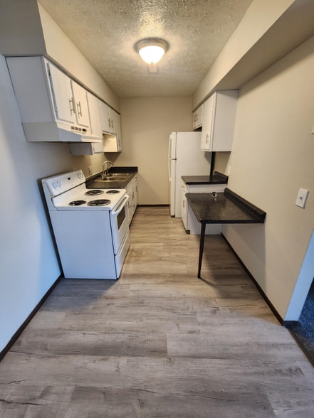 Building Photo - 1103 W Maple St