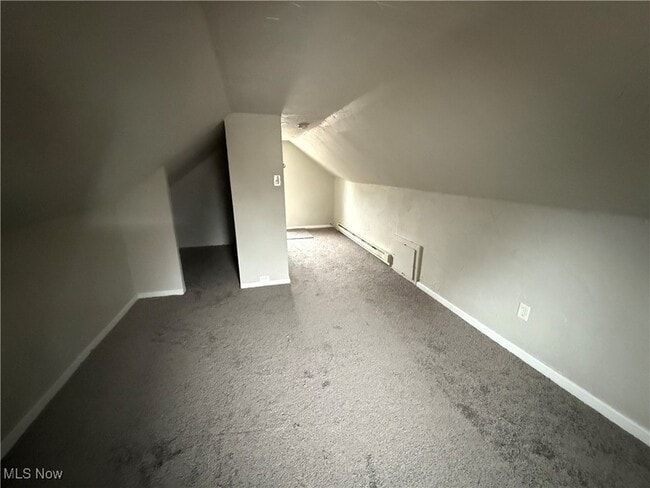 Building Photo - 19600 Pasnow Ave