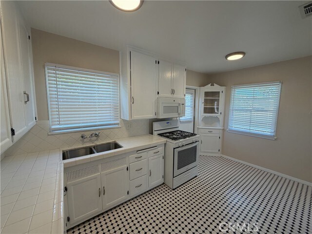 Building Photo - 126 S Batavia St