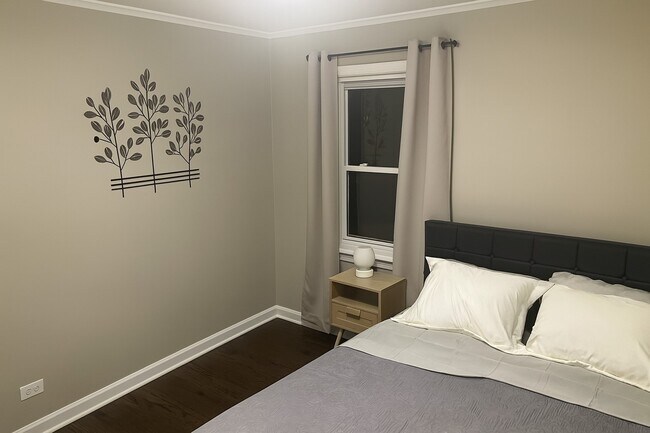 Building Photo - 9127 Central Ave