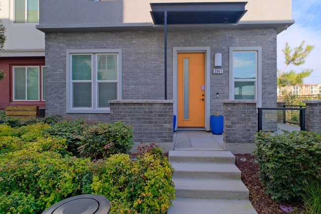 Primary Photo - Beautiful 3 Bedroom, 2.5 Bath Townhome in ...