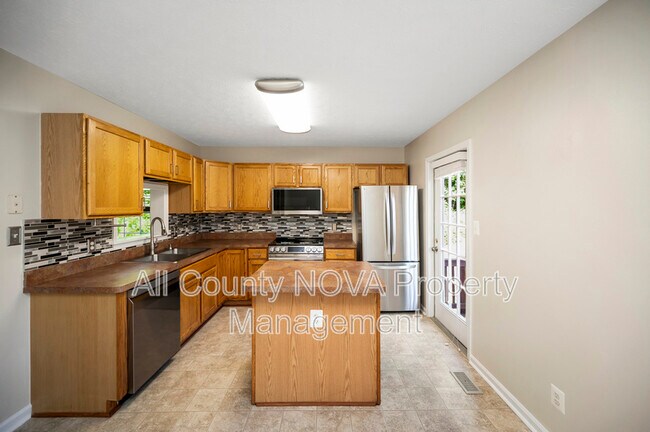 Building Photo - 610 Kensington Dr