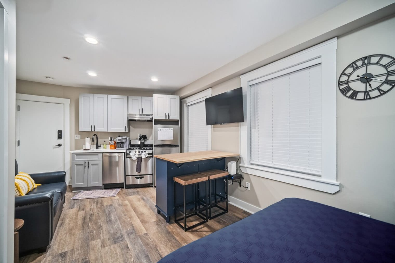 Building Photo - 396 Hanover St