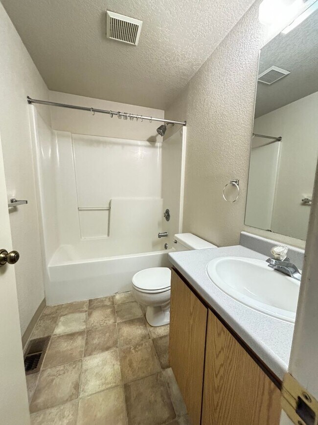 Building Photo - Grant Creek Condo