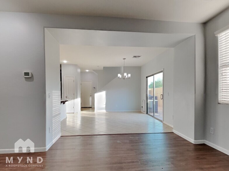 Building Photo - 17855 N 114th Dr