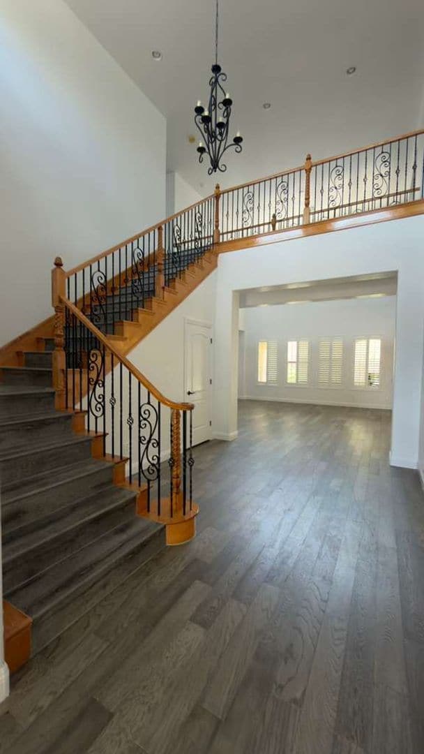 Building Photo - A Perfect Blend of Luxury, Comfort & Style