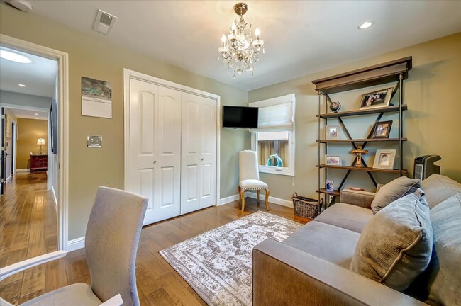 Building Photo - 2320 Rollingwood Dr
