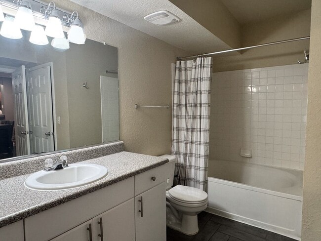 Building Photo - Corner Unit 2 bedroom 2 bathroom at The Grande Downtown