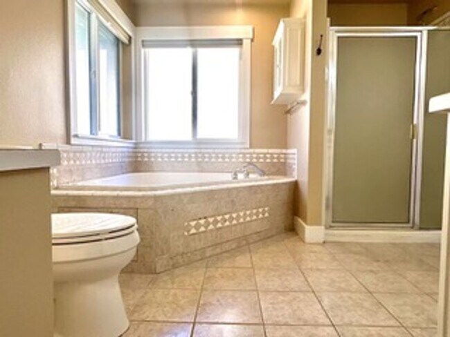 Building Photo - Spacious 4 bedroom Meridian Campus home wi...