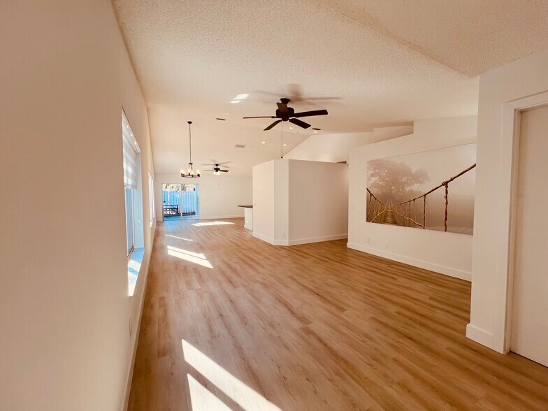 Building Photo - 1611 Palermo Dr