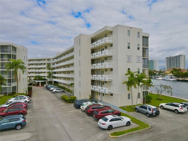 Building Photo - 3030 Marcos Dr