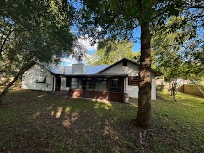 Building Photo - Spacious 3-Bedroom Home with Fenced Yard &...