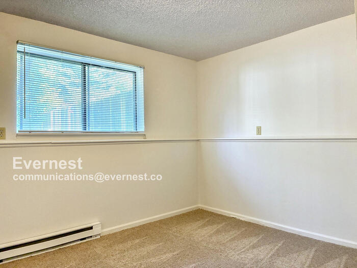 Building Photo - 836 Vanderbilt Ct