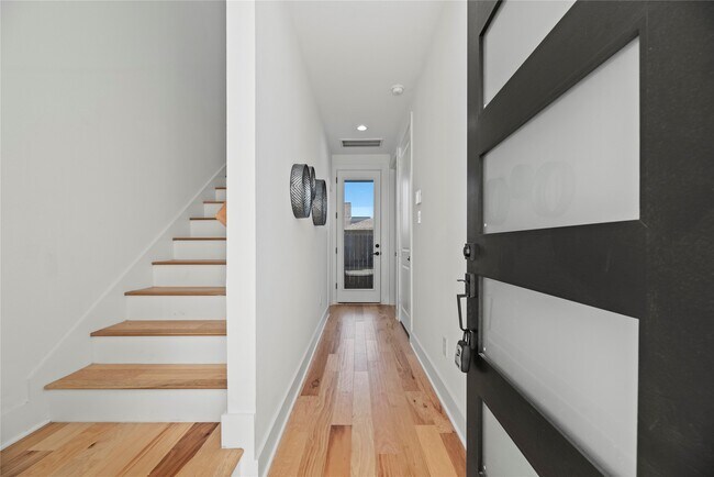 Building Photo - 426 Sikes St
