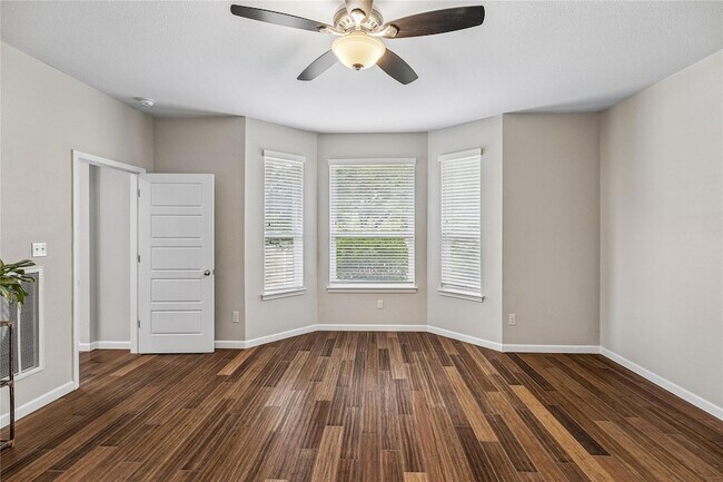 Building Photo - 1705 Chula Vista Dr