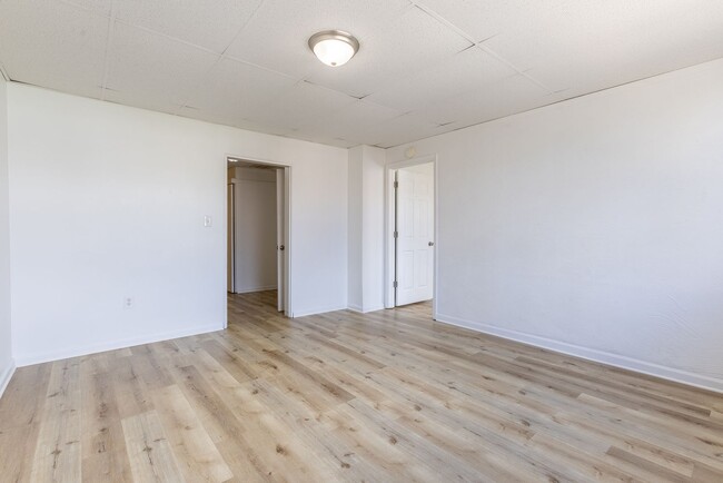 Building Photo - 742 E Warrington Ave
