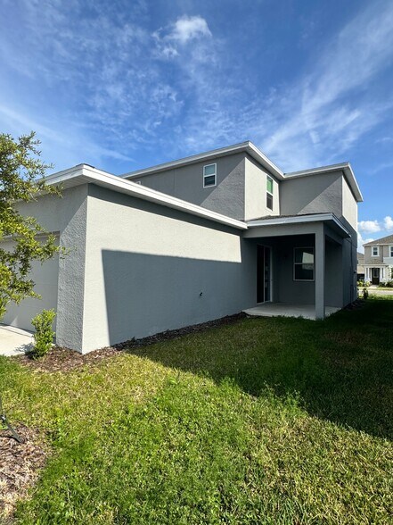 Building Photo - 11420 Sunsail Ave