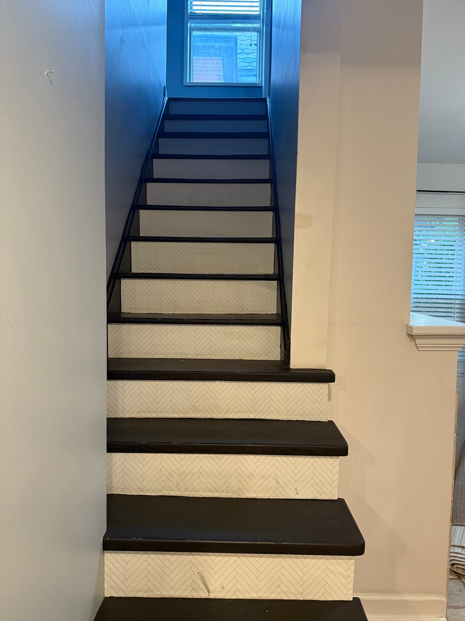 Building Photo - 553 Elsmere St