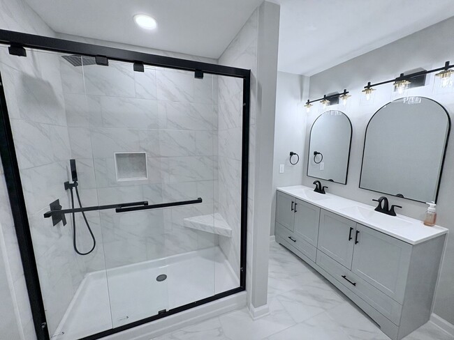 Building Photo - 534 Forest Ln