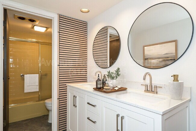 Building Photo - 590 Sarah Ln