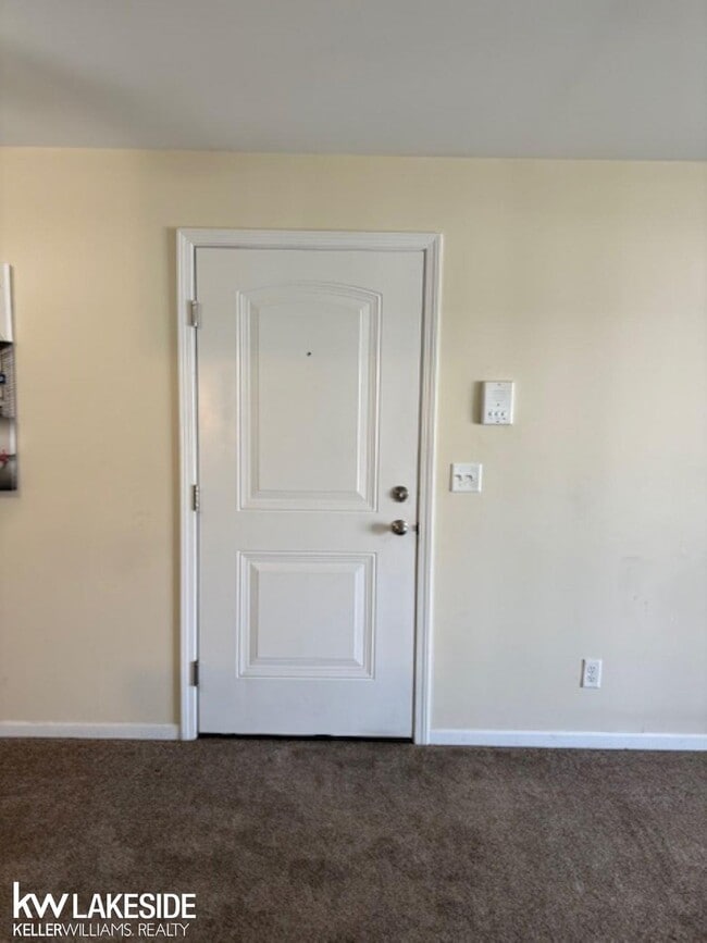 Building Photo - 14231 Ivanhoe Dr
