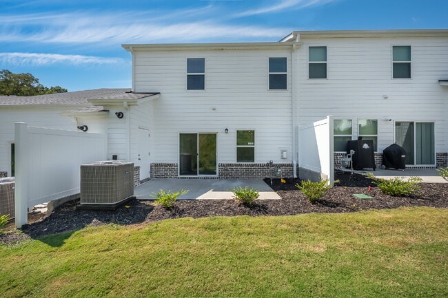 Building Photo - Stunning 3BR/2.5BA Luxury Townhome with Loft & Garage in Greenville! $2,050/mo rent