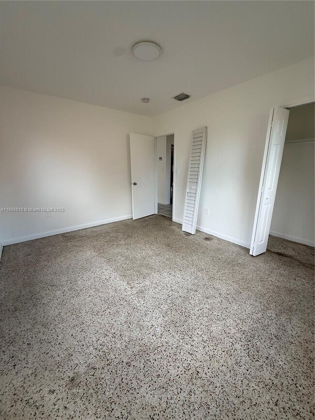 Building Photo - 620 Oriental Blvd