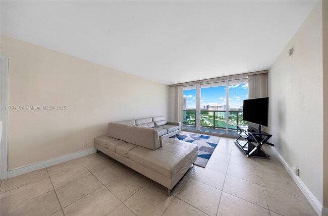 Building Photo - 100 Bayview Dr