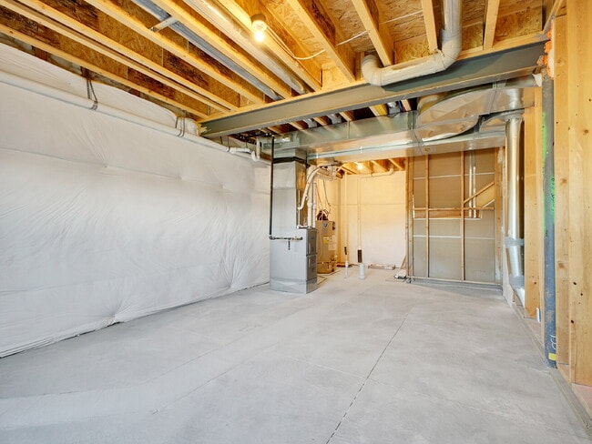Building Photo - $3,295, 3 bed, 3 bath, located in Erie