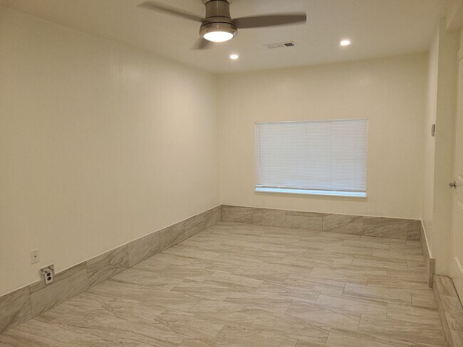 Building Photo - 4406 Desert View Dr