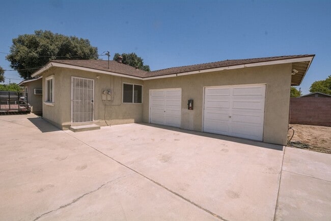 Primary Photo - 16743 Barbee St