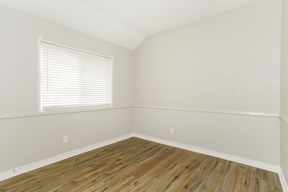 Building Photo - 1211 Old Knoll Dr