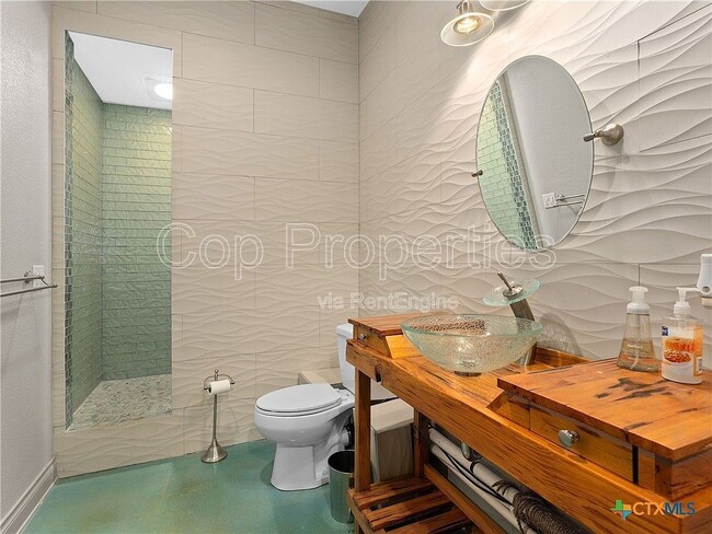 Building Photo - 321 Village View Dr