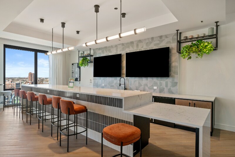 Building Photo - 4600 N Broadway