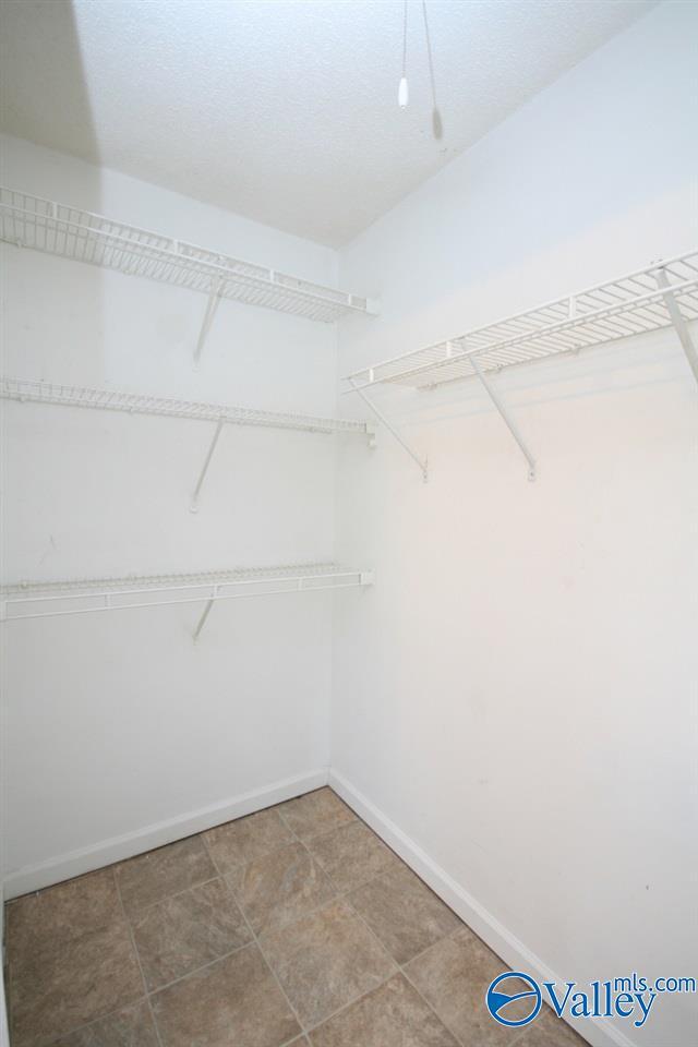Building Photo - 105 Oakline Dr