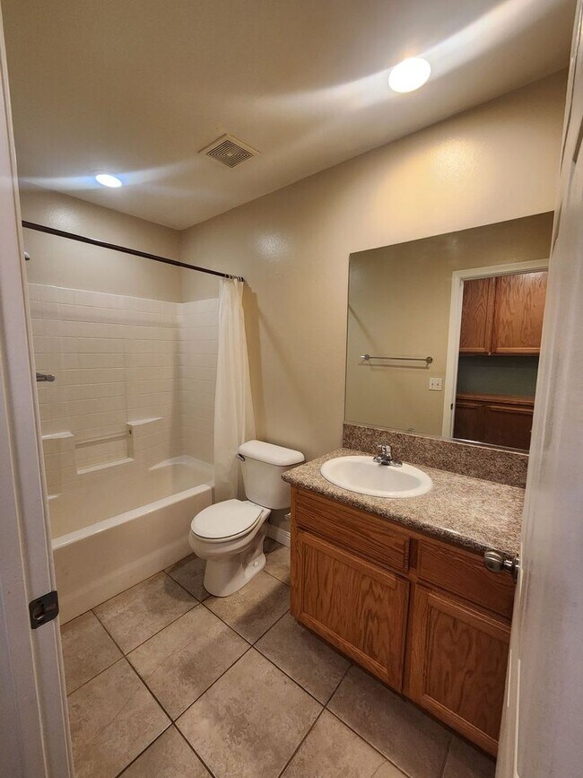 Building Photo - ***$100 off 1st Month Rent*** 3 BEDROOM 2 ...