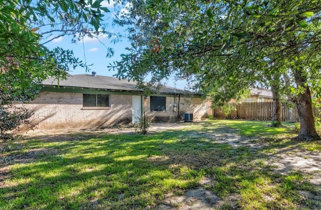Building Photo - 5585 Scenic Dr
