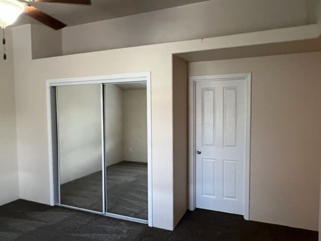 Building Photo - 3 BEDROOM TOWNHOME/ FENCED YARD/ ATTACHED GARAGE