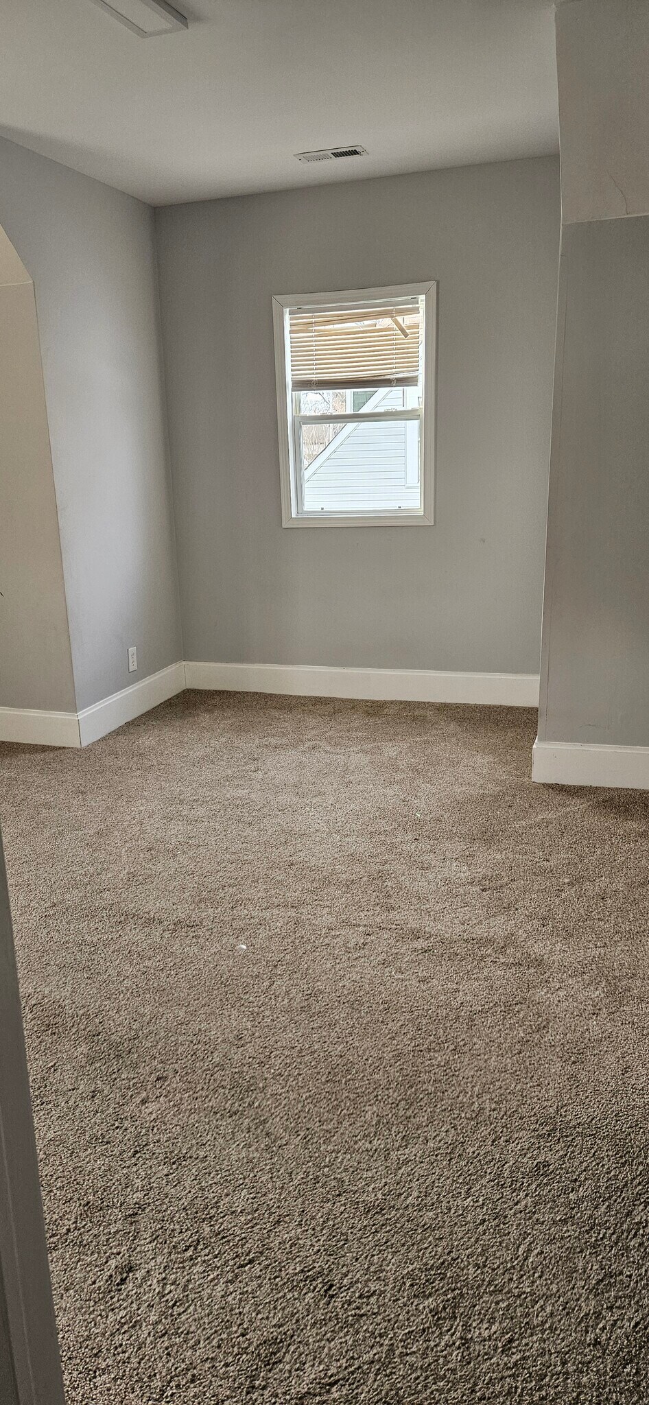 Building Photo - 41 W Main St