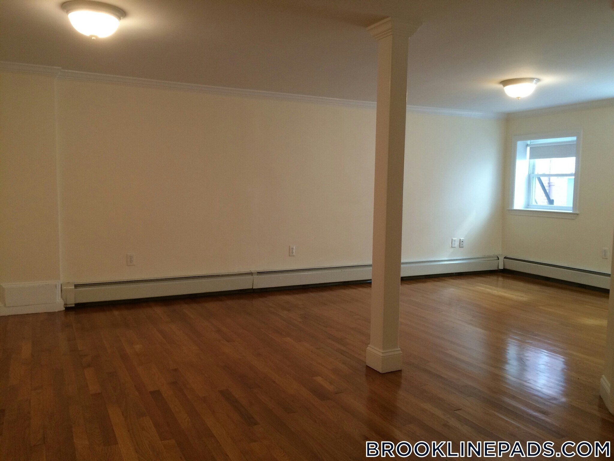 Building Photo - 1539 Beacon St