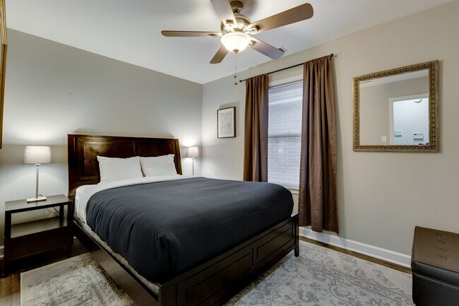 Building Photo - 226 S Hoyne Ave