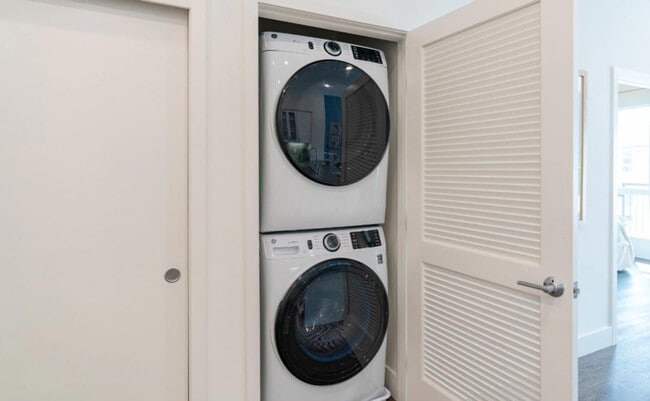 Building Photo - 1650 S Delaware St